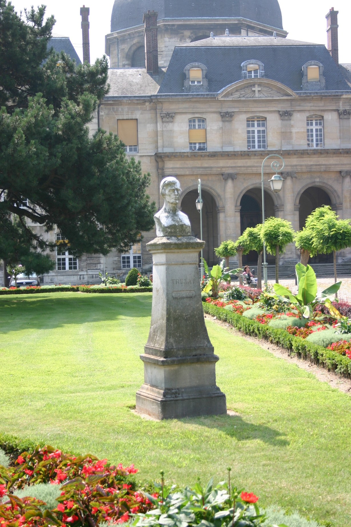 Ulysse Trélat's bust, Hopital de la Salpetriere, Paris - 01.JPG